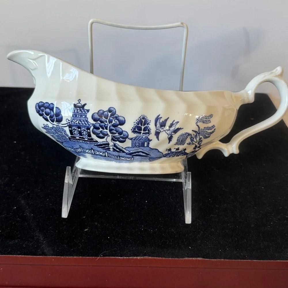 Vintage Churchill Blue Willow gravy boat.